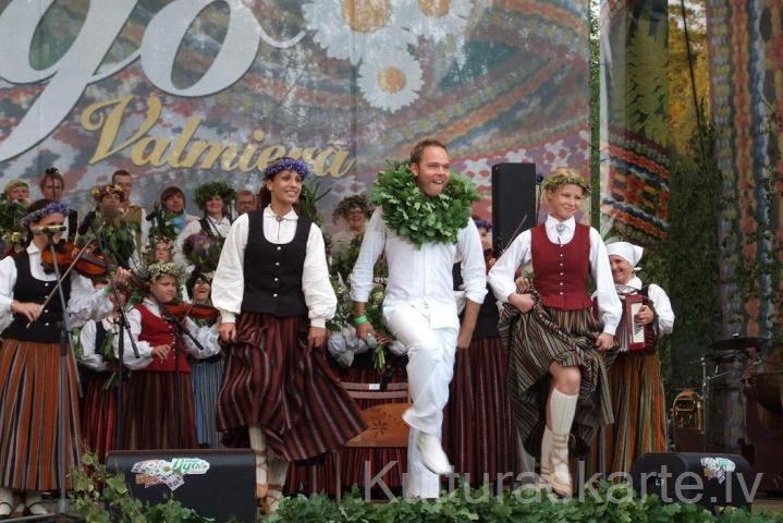 Folkloras kopa "Tarkšķi"